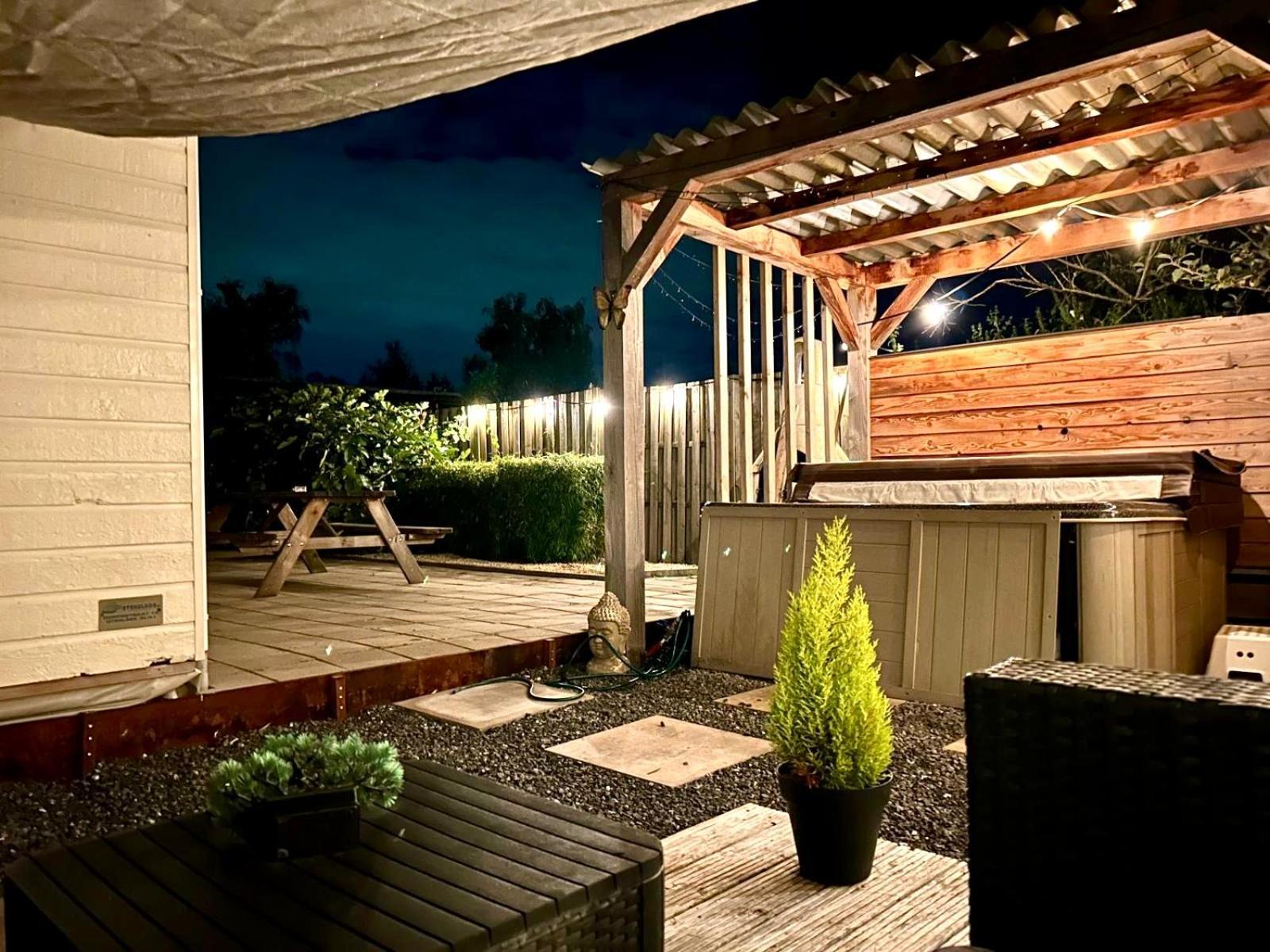 Wellness Bungalow With Jacuzzi &Sauna&Private Garden Near Amsterdam Vijfhuizen Exterior foto